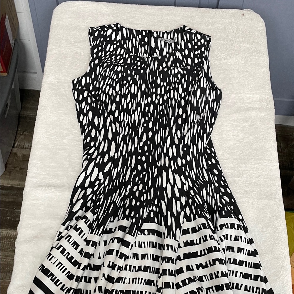 Elegant Black and White Patterned‎ Dress